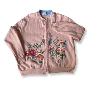 Cardigan style vintage floral sweatshirt with pockets